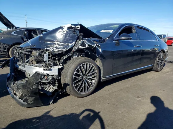 2022 Mercedes-Benz S 580, VIN W1K6G7GB2NA085632 — Front end