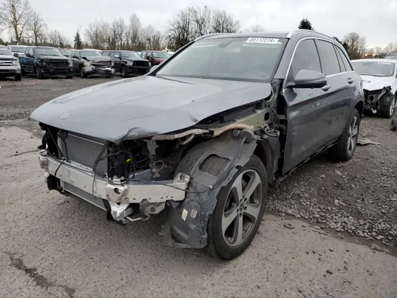 2020 Mercedes-Benz GLC 300, VIN WDC0G8EBXLF701533 — Front end