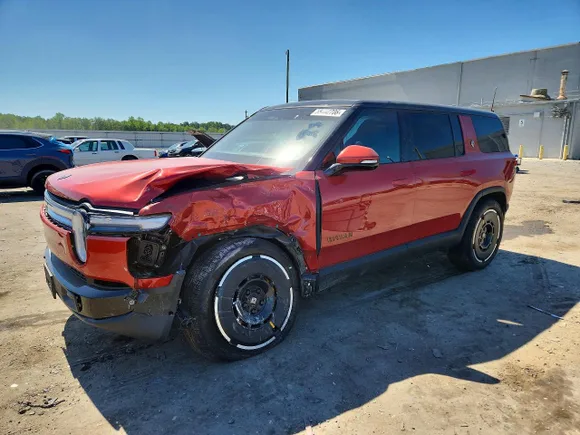 2025 Rivian R1S Premium, VIN 7PDSGCBP5SN060757 — Front end