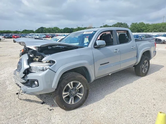 2019 Toyota Tacoma TRD Sport, VIN 5TFAZ5CN3KX082878 — Front end