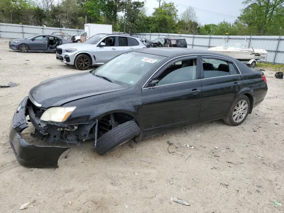 2005 Toyota Avalon XLS, VIN 4T1BK36B15U003482 — Front end