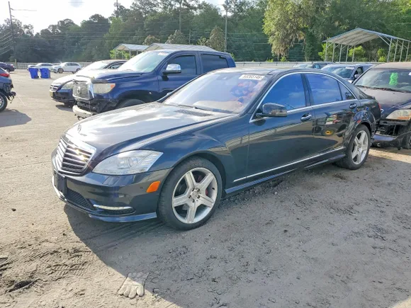 2011 Mercedes-Benz S 550, VIN WDDNG8GB4BA381362 — Rear end