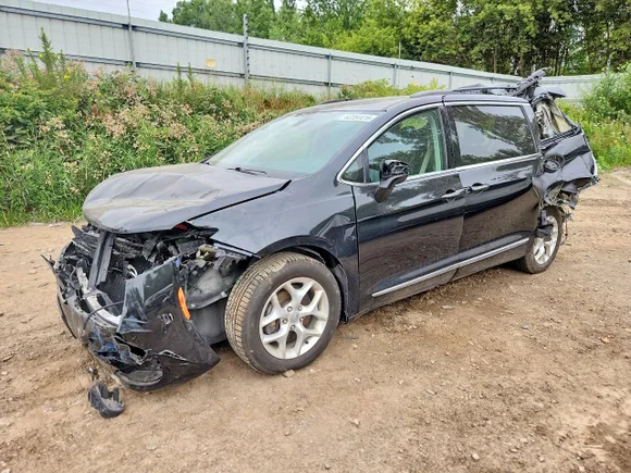 2017 Chrysler Pacifica Touring L, VIN 2C4RC1BG2HR809628 — All over