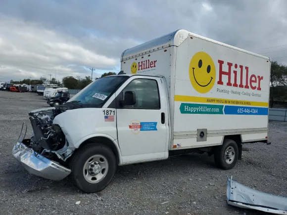 2023 Chevrolet Express Commercial, VIN 1GB0GRF74P1101149 — Front end