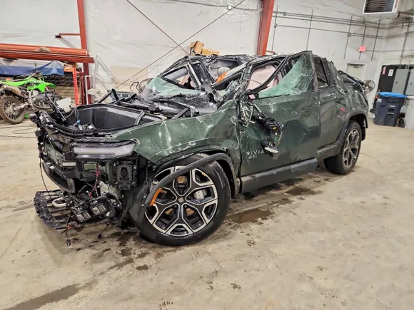 2025 Rivian R1S Adventure, VIN 7PDSGBBA3SN068474 — Rollover