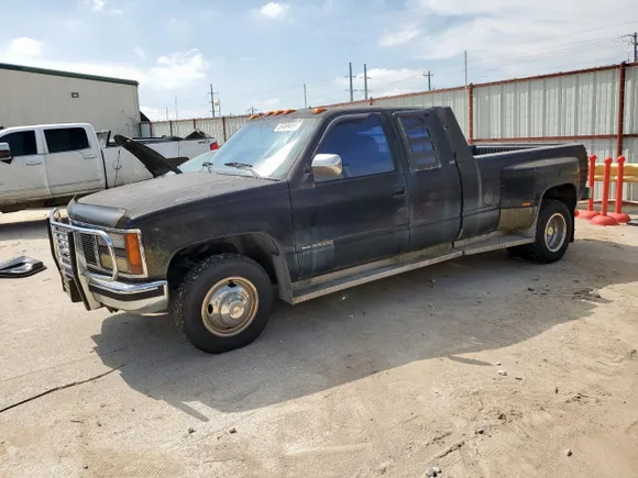 1992 GMC 3500 Pickups, VIN 2GTHC39NXN1556192 — Normal wear