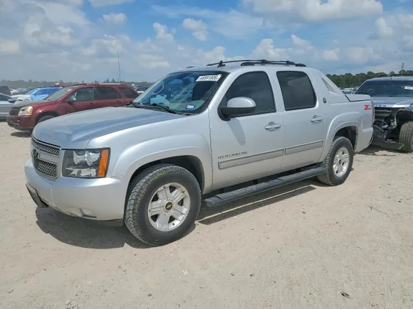 2013 Chevrolet Avalanche LT, VIN 3GNMCFE07DG181207 — Rear end