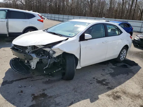 2015 Toyota Corolla LE, VIN 2T1BURHEXFC440386 — Front end