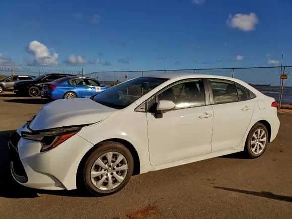 2020 Toyota Corolla LE, VIN JTDEPRAE7LJ081450 — Front end