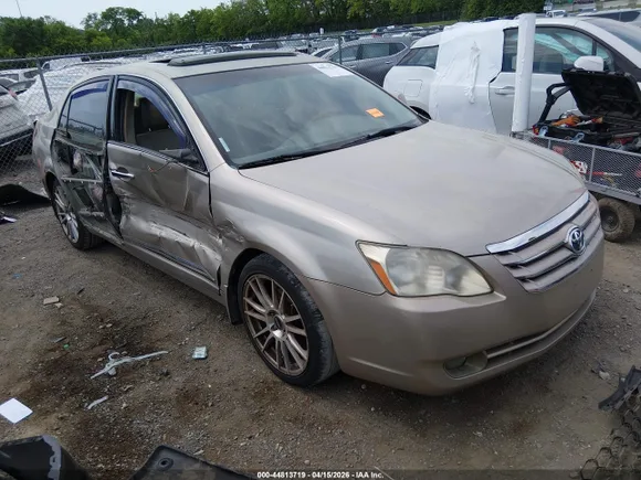 2005 Toyota Avalon Limited, VIN 4T1BK36B05U038675 — Side