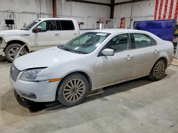 2006 Mercury Milan Premier, VIN 3MEFM08106R653916 — Front end