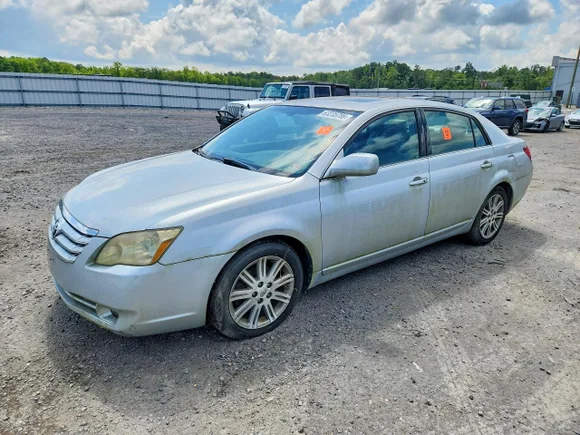 2005 Toyota Avalon XLS, VIN 4T1BK36B55U016378 — Minor dents and scratches