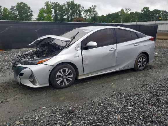 2017 Toyota Prius Advanced, VIN JTDKARFPXH3019227 — Front end