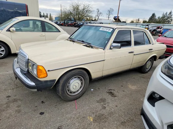 1983 Mercedes-Benz 240 Series 240D, VIN WDBAB23A9DB402302 — Rear end