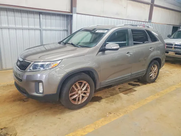 2015 Kia Sorento LX, VIN 5XYKT3A64FG566296 — Prior damage history
