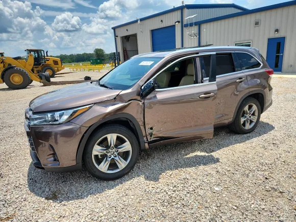 2018 Toyota Highlander Limited, VIN 5TDYZRFH3JS253094 — Front end