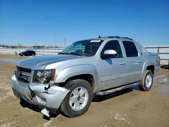 2013 Chevrolet Avalanche LT, VIN 3GNTKFE72DG108693 — Front end