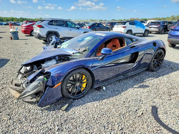 2016 McLaren 570S, VIN SBM13DAA6GW001095 — Front end