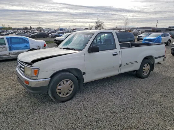 1993 Toyota T100 DX, VIN JT4VD10A8P0010231 — Front end