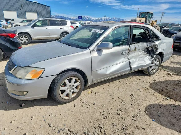 2001 Toyota Avalon XLS, VIN 4T1BF28B71U132333 — Side