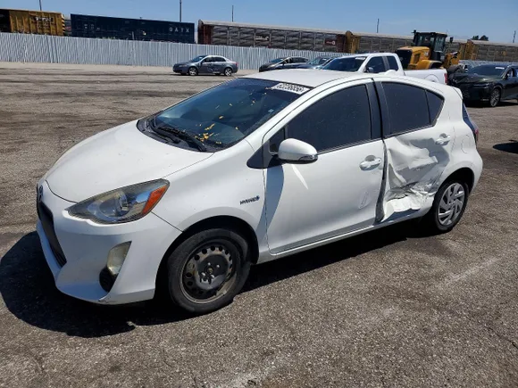 2015 Toyota Prius Three, VIN JTDKDTB30F1111642 — Side