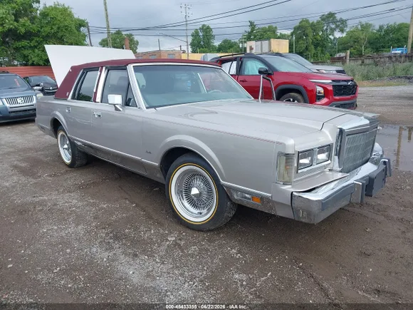 1988 Lincoln Town Car, VIN 1LNBM82F2JY761673 — All over