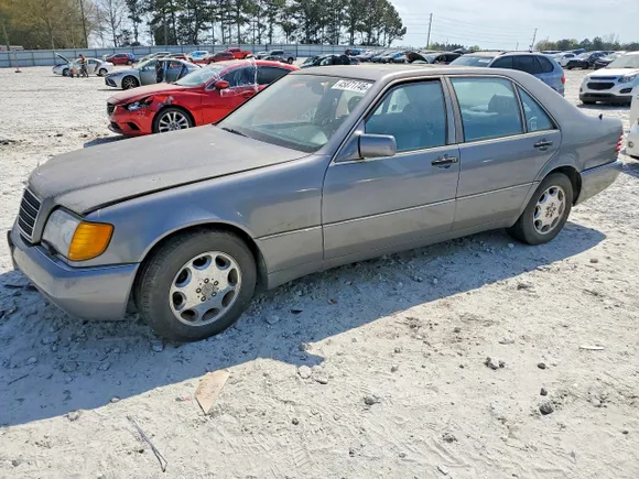 1993 Mercedes-Benz S 320, VIN WDBGA43E4PA101037 — Minor dents and scratches