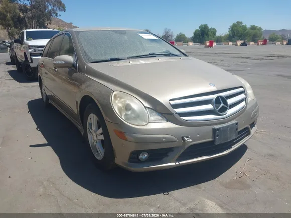 2008 Mercedes-Benz R 3.5L, VIN 4JGCB56E98A067009 — Normal wear