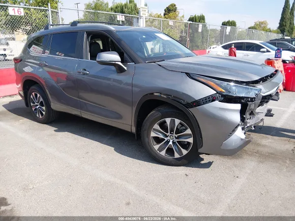 2026 Toyota Highlander XLE, VIN 5TDKDRBH2TS599439 — Front end