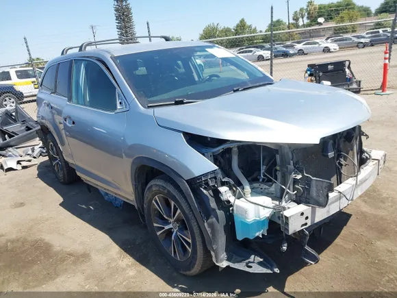 2018 Toyota Highlander LE, VIN 5TDZARFH6JS038272 — All over