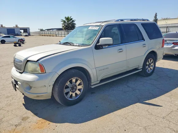 2004 Lincoln Navigator Luxury, VIN 5LMFU27R34LJ37915 — Minor dents and scratches