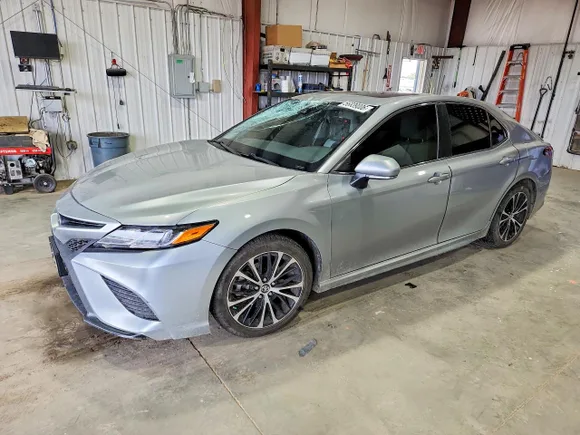 2018 Toyota Camry LE, VIN 4T1B11HK0JU016366 — Front end