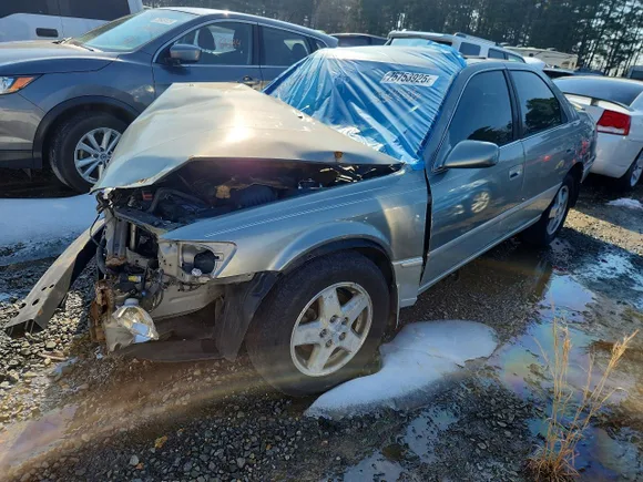 2001 Toyota Camry LE, VIN JT2BF22K910318906 — Front end