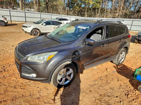 2016 Ford Escape SE, VIN 1FMCU9GX0GUA55555 — Rear end