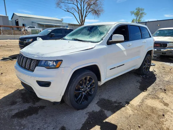 2018 Jeep Grand Cherokee Altitude, VIN 1C4RJFAGXJC436535 — Front end