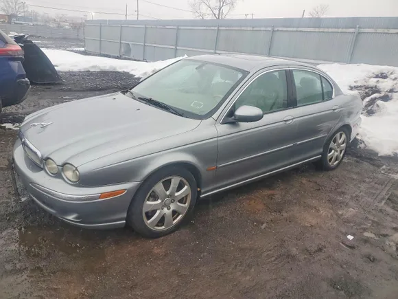 2005 Jaguar X-Type 3.0L, VIN SAJWA51C55WE22965 — Minor dents and scratches