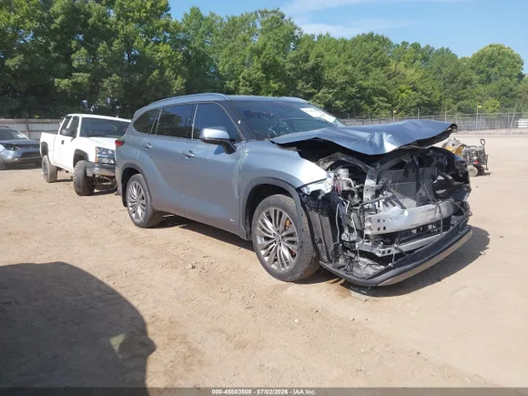 2022 Toyota Highlander Hybrid Platinum, VIN 5TDEBRCHXNS087481 — Front end