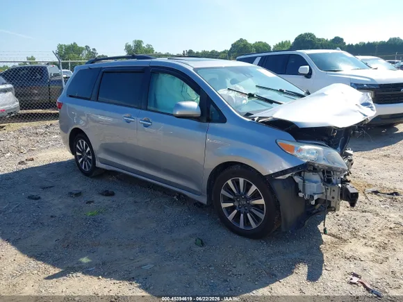 2018 Toyota Sienna XLE, VIN 5TDDZ3DC8JS198192 — Front end
