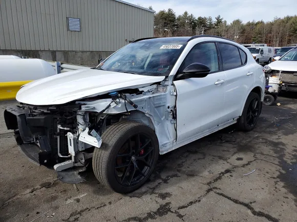 2021 Alfa Romeo Stelvio Ti, VIN ZASPAKBN6M7D14370 — Front end