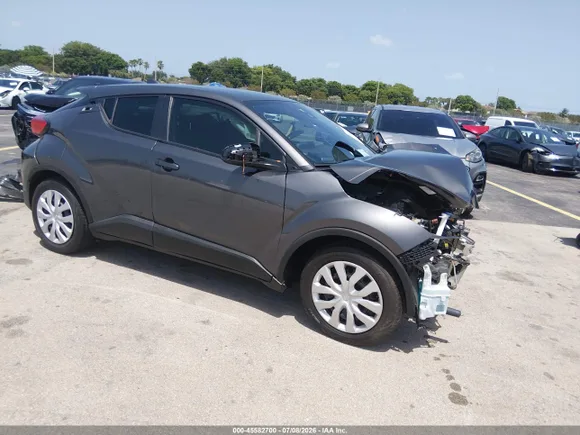 2019 Toyota C-HR XLE, VIN NMTKHMBX7KR094279 — Front end
