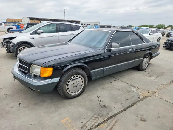 1987 Mercedes-Benz 560 560SEC, VIN WDBCA45D0HA337768 — Normal wear