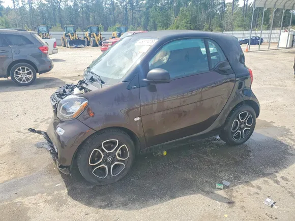2018 Smart fortwo Passion, VIN WMEFJ9BA4JK315585 — Side