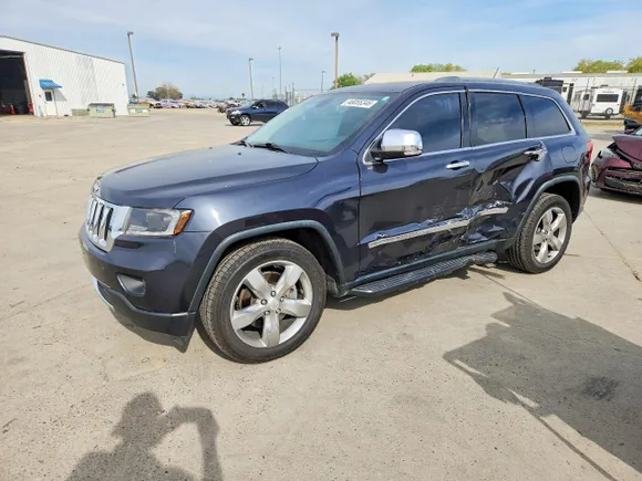 2013 Jeep Grand Cherokee Limited, VIN 1C4RJFBT2DC641122 — Side