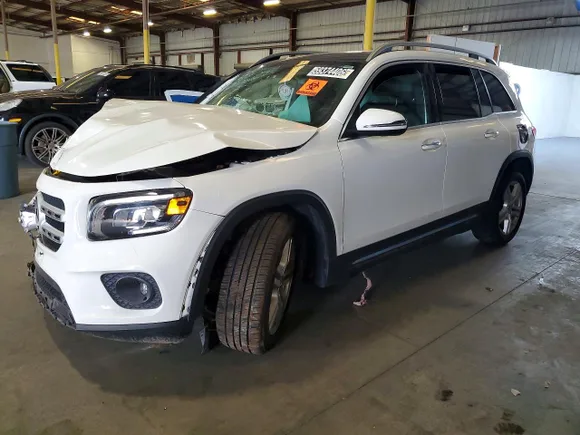 2020 Mercedes-Benz GLB 250, VIN W1N4M4HBXLW035397 — Front end