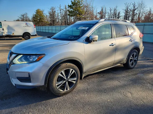 2019 Nissan Rogue SV, VIN JN8AT2MV0KW377851 — Rear end
