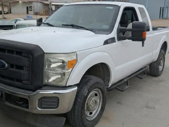 2015 Ford F-250 XL, VIN 1FT7X2B64FEC01421 — Minor dents and scratches