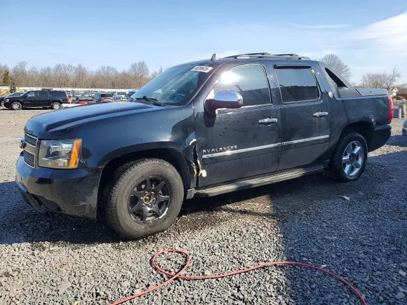 2013 Chevrolet Avalanche LTZ, VIN 3GNTKGE7XDG237528 — Side