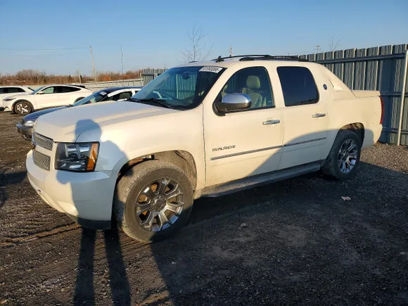 2013 Chevrolet Avalanche LTZ, VIN 3GNTKGE72DG152084 — Rear end