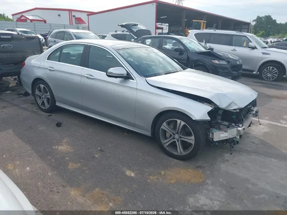 2017 Mercedes-Benz E 300 Luxury, VIN WDDZF4KB2HA172683 — Front end