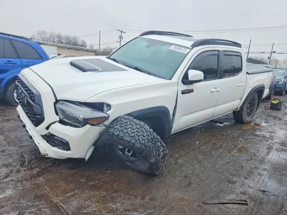 2019 Toyota Tacoma TRD Off Road, VIN 5TFCZ5AN1KX189018 — Front end